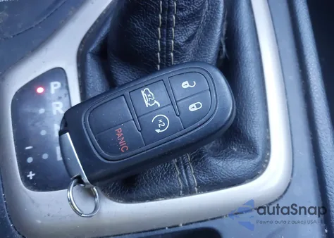 2015 Jeep Cherokee Latitude z USA, uszkodzony, nr VIN 1C4PJMCS3FW680739